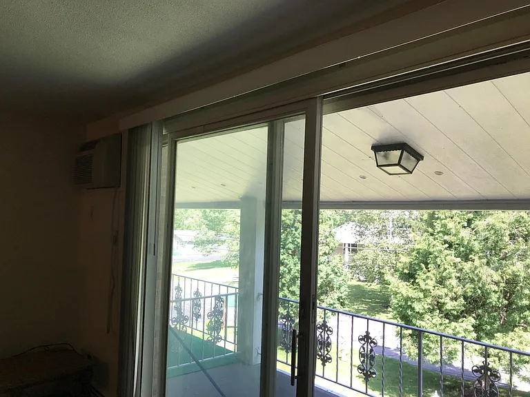 433 Genesee St #4 — Photo 13