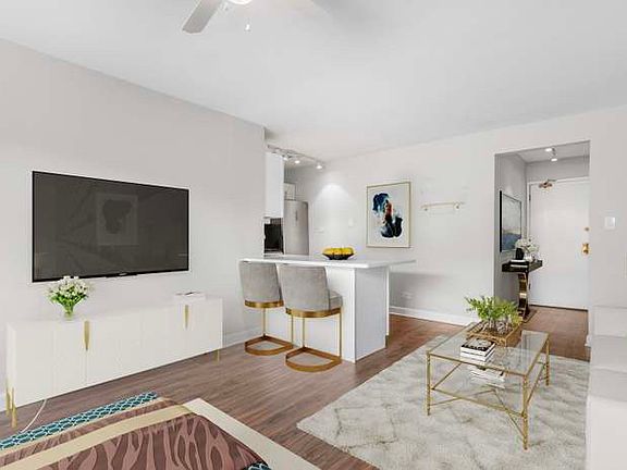 4th image of 611 W Patterson Ave APT 420