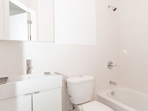 5th image of 319 Menahan St #2B