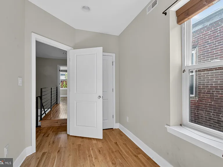 2336 W Thompson St — Photo 17