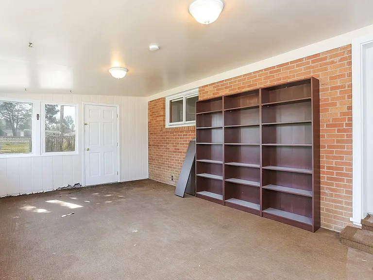 2408 Lake Dr — Photo 33