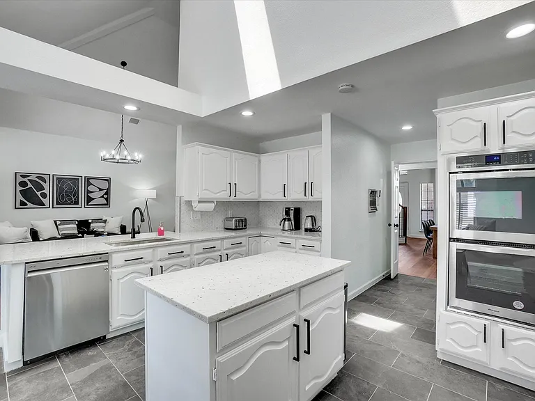 922 Blackstone Dr — Photo 17