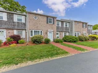 8 Louisburg Sq, Centerville, MA 02632