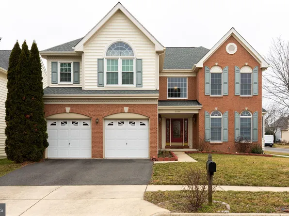 25799 Mandeville Dr, Chantilly, VA 20152
