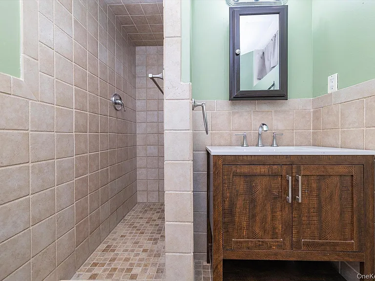 98 Brower Ave — Photo 11