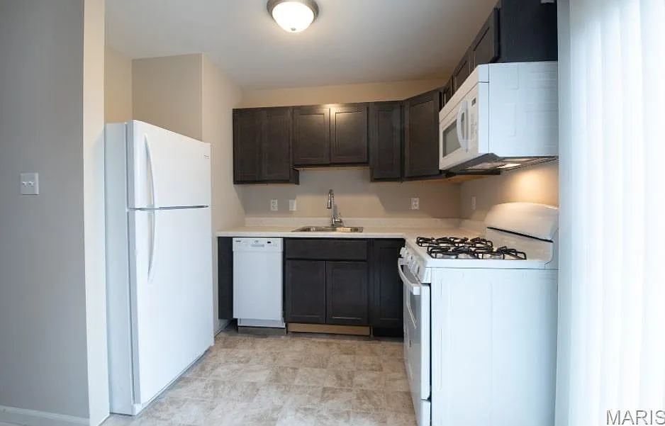 2 bed, 1.0 bath, 756 sqft, $1,125 — Photo 4