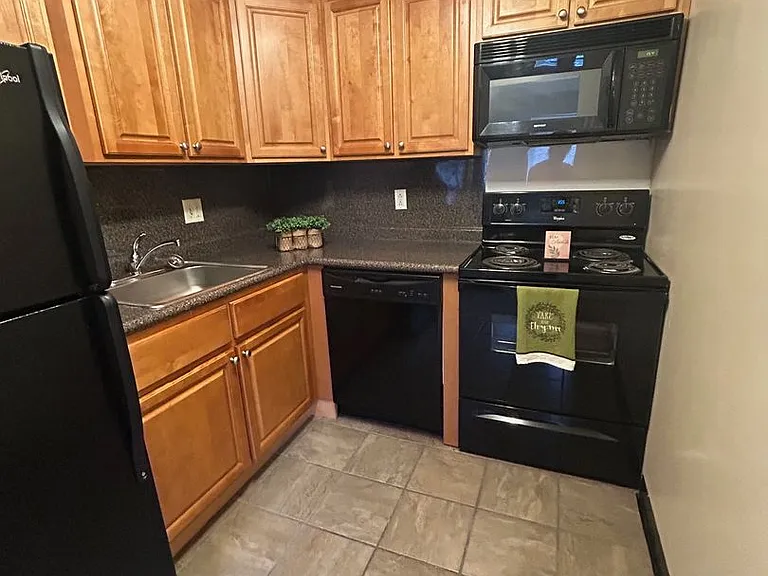 HOLLY GARDEN APARTMENTS — Photo 8
