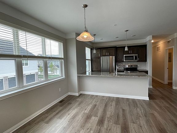 3rd image of 14282 Wexford Dr