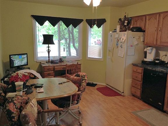 3rd image of 501 Applegrove Dr