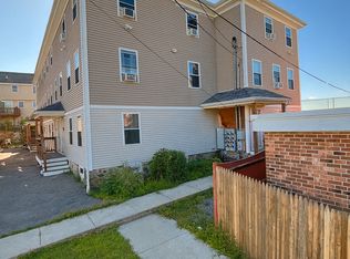 462 Fletcher St APT 7, Lowell, MA 01854