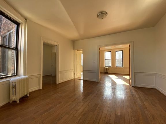 2nd image of 1647 Park Pl #3FF