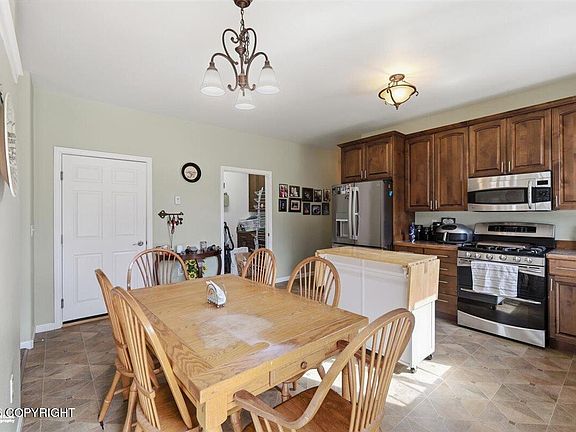 5th image of 1261 E Spruce Ave