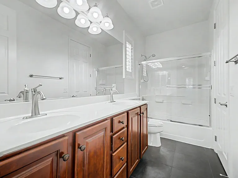 2435 Cordoba Bluff Ct — Photo 22