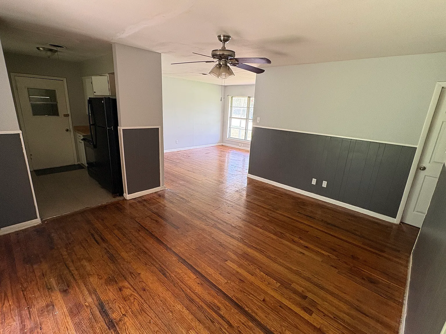 3 bed, 1.5 bath, 1300 sqft, $1,950 — Photo 2
