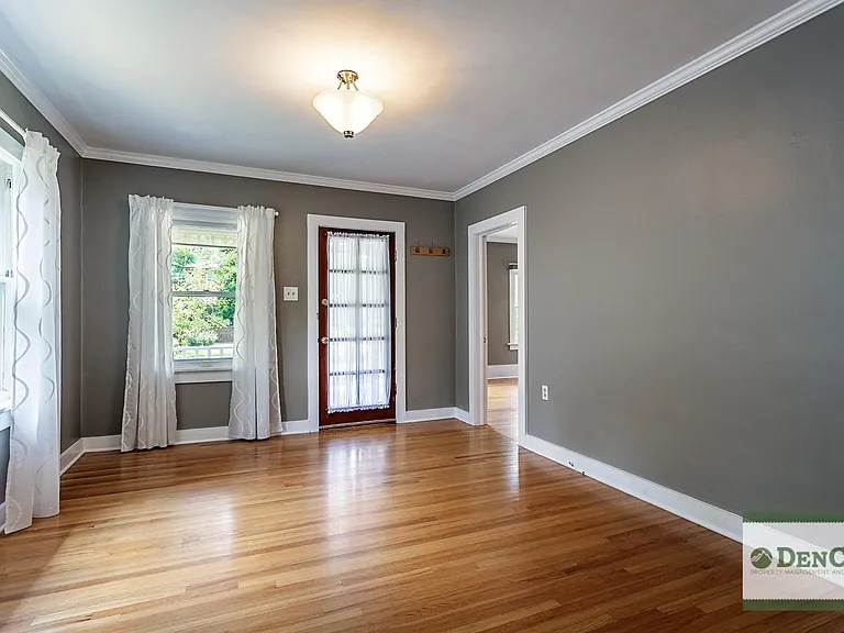 1402 S York St — Photo 6