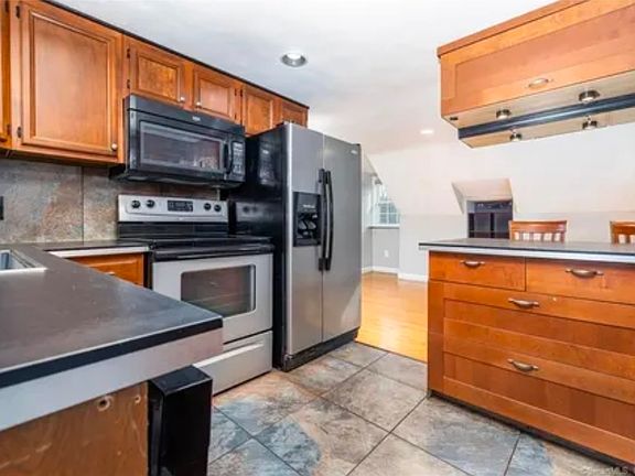 4th image of 285 Bassett St Unit 2