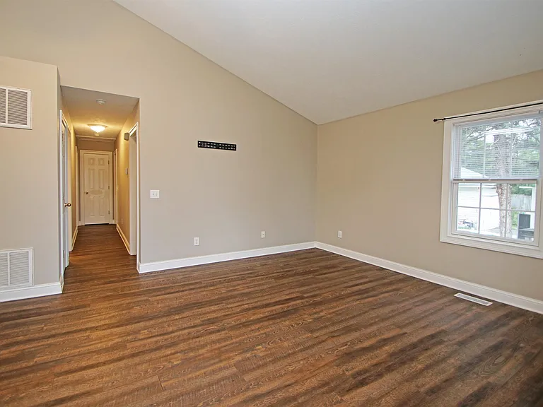 438 W Market St — Photo 3