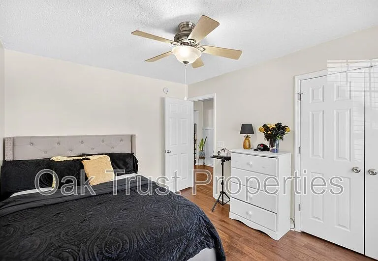 137 Venice St — Photo 13