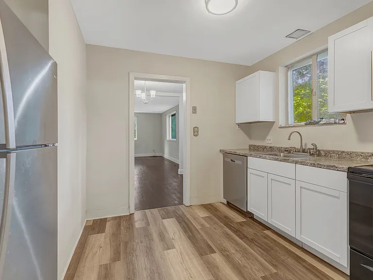 1301 Mercury Dr — Photo 11