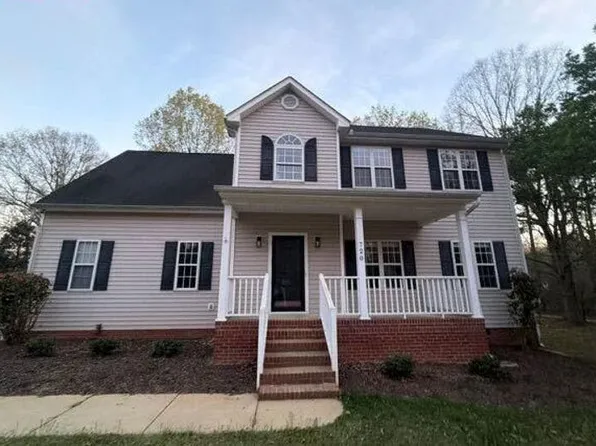 720 Raymond Dr, Clayton, NC 27520