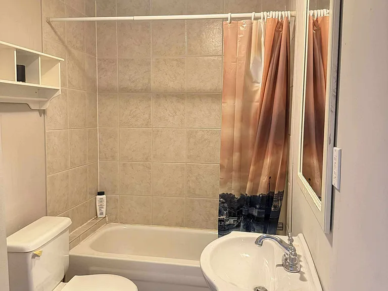 130 Saint Paul Cres E #1 — Photo 9