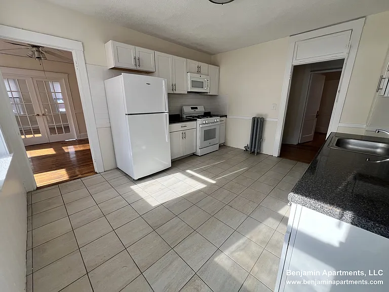 8 Barrows St #5 — Photo 7