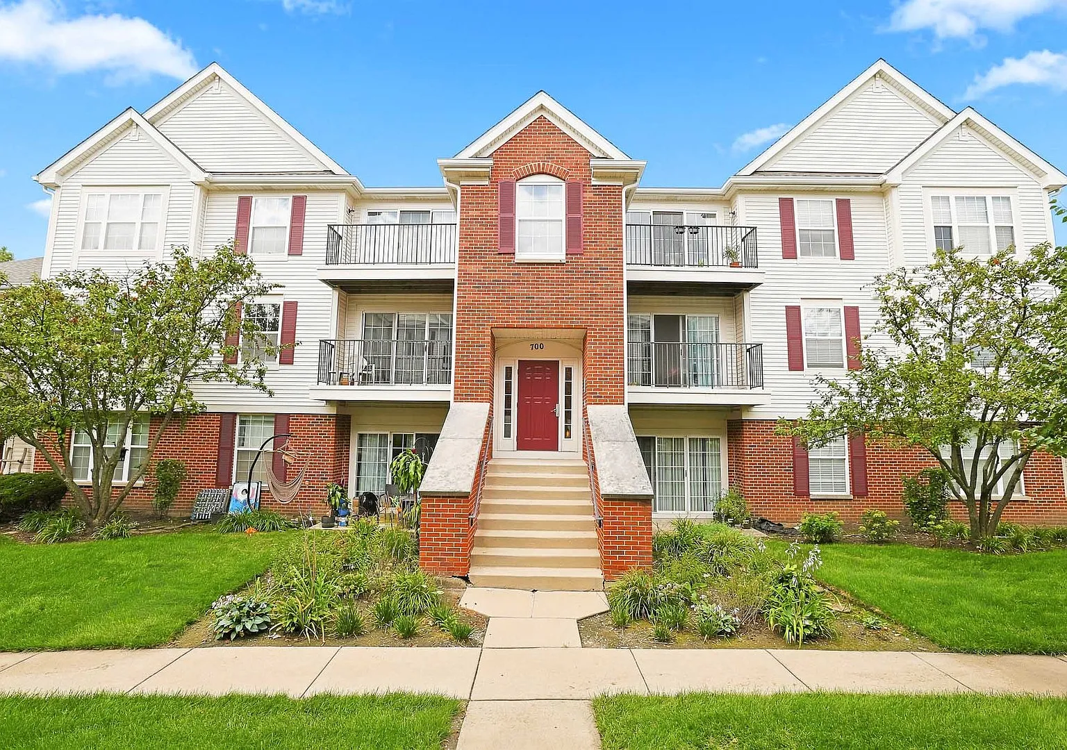 2 bed, 1100 sqft, $2,000 — Photo 1