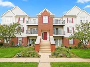 700 Mill Cir Unit 203, Wheeling, IL 60090