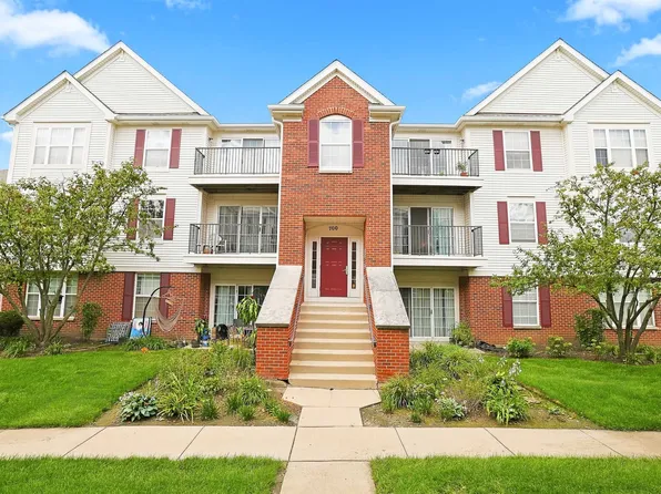 700 Mill Cir Unit 203, Wheeling, IL 60090