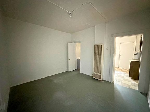 3rd image of 900 S Ochoa St #4