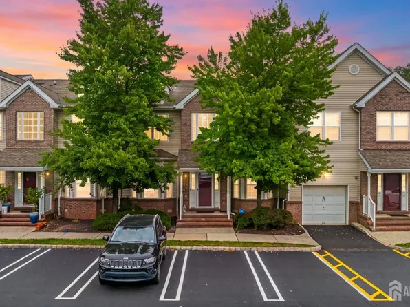 186 Sunshine Dr, Piscataway, NJ 08854