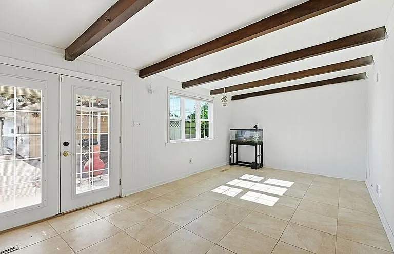 2309 Newark St — Photo 16