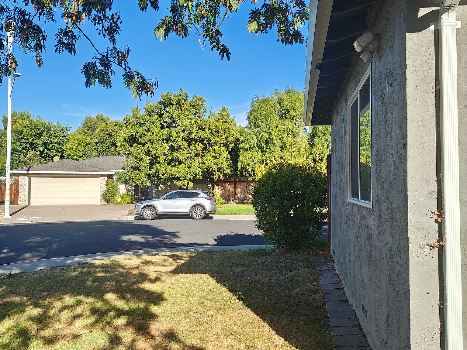 4 bed, 1723 sqft, $4,550 — Photo 2