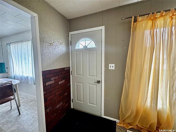 3rd image of 821 Sturgis AVENUE