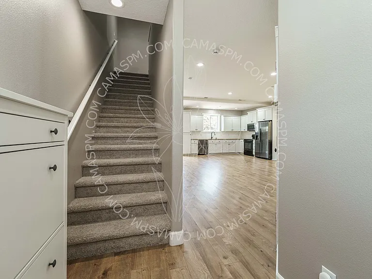 620 NW Ivy St — Photo 10