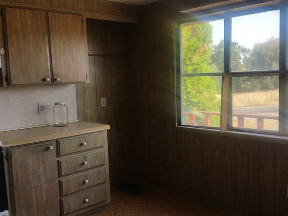 4th image of 1203 Sunset Dr