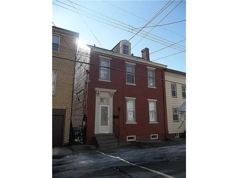 207 Clay St photo 1