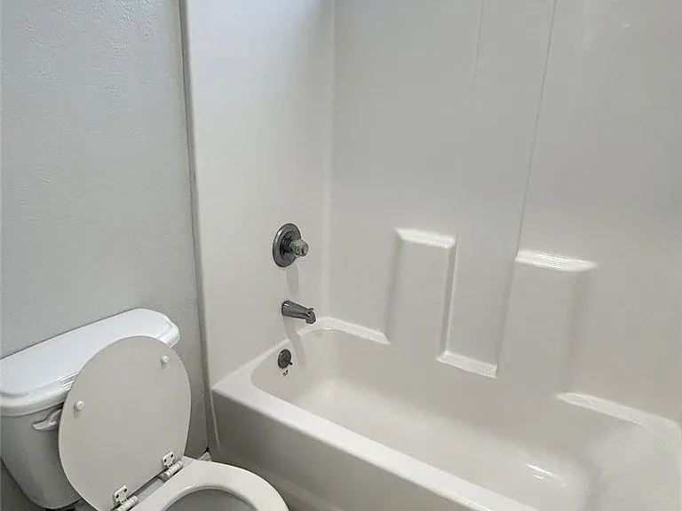1031 Linden Ave #107 — Photo 4