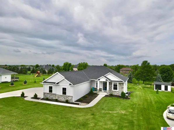 117 Goldenrod Ln, Seward, NE 68434