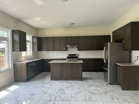 3rd image of 16 Malaspina Close