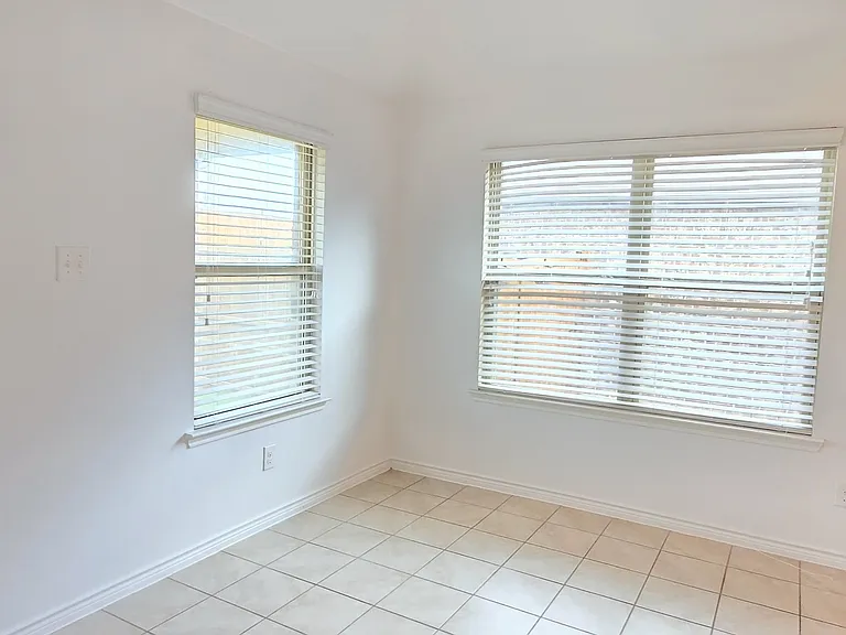 2625 Hillrich Dr — Photo 7