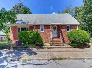 102 Lyon St, Valley Stream, NY 11580