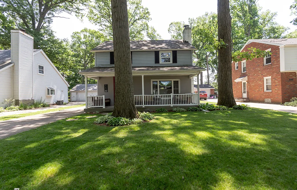 3 bed, 1378 sqft, $2,400 — Photo 2