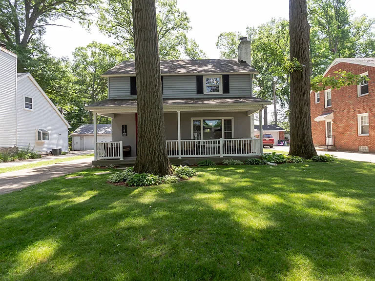 4243 Beverly Dr — Photo 2