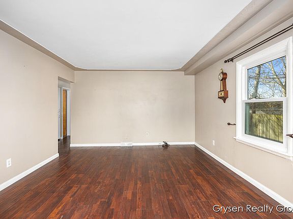 3rd image of 3986 Grant St