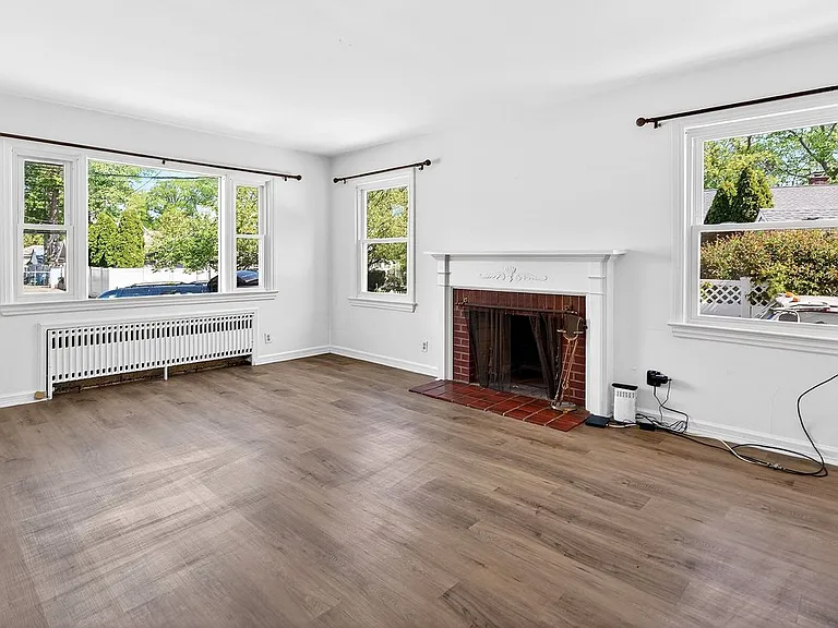 290-92 Louis St #1 — Photo 5