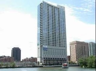 333 N Canal St #P-211, Chicago, IL 60606