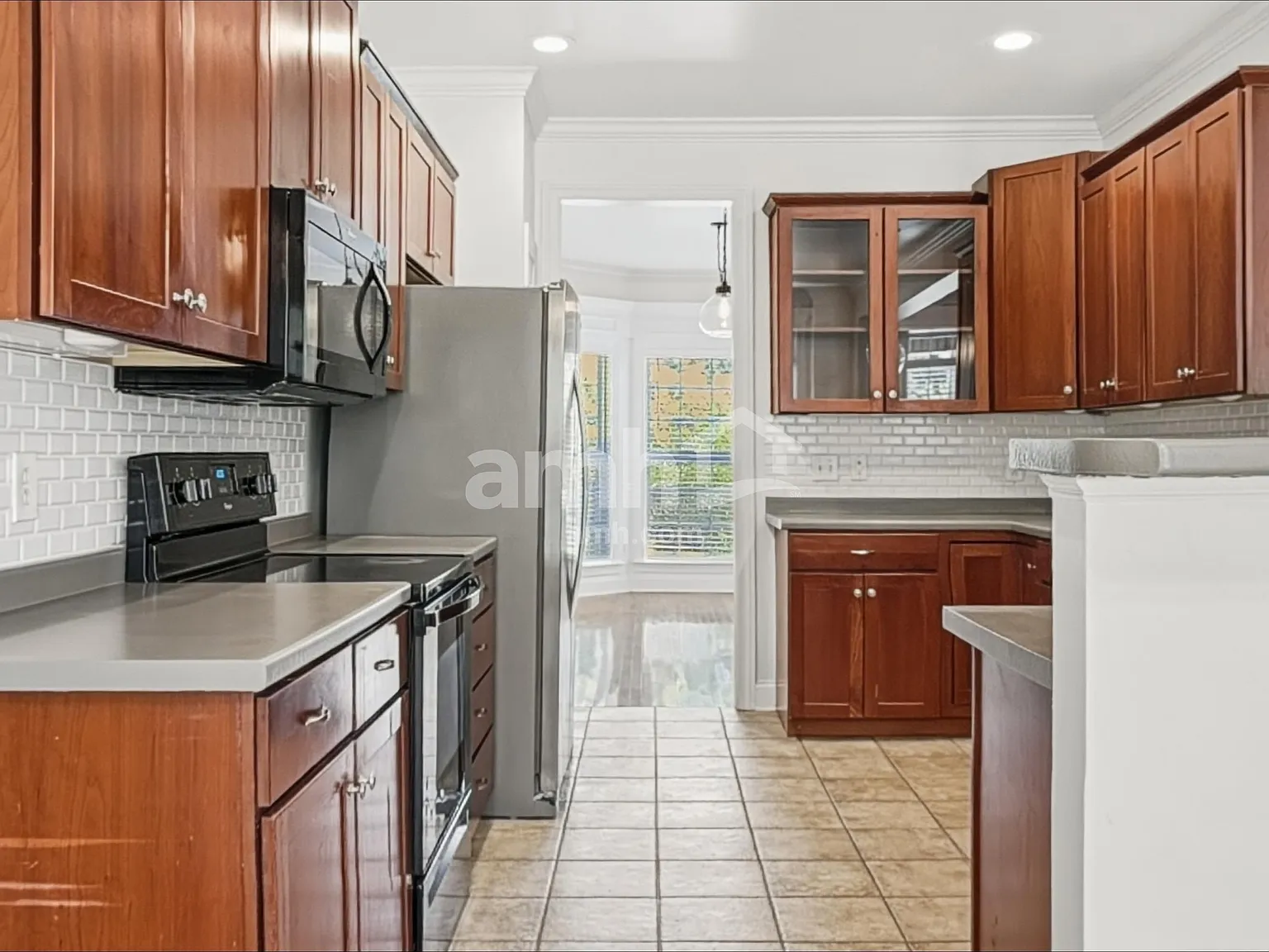 4 bed, 2.5 bath, 2763 sqft, $2,800 — Photo 3