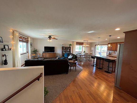 3rd image of 2211 Castlewood Dr