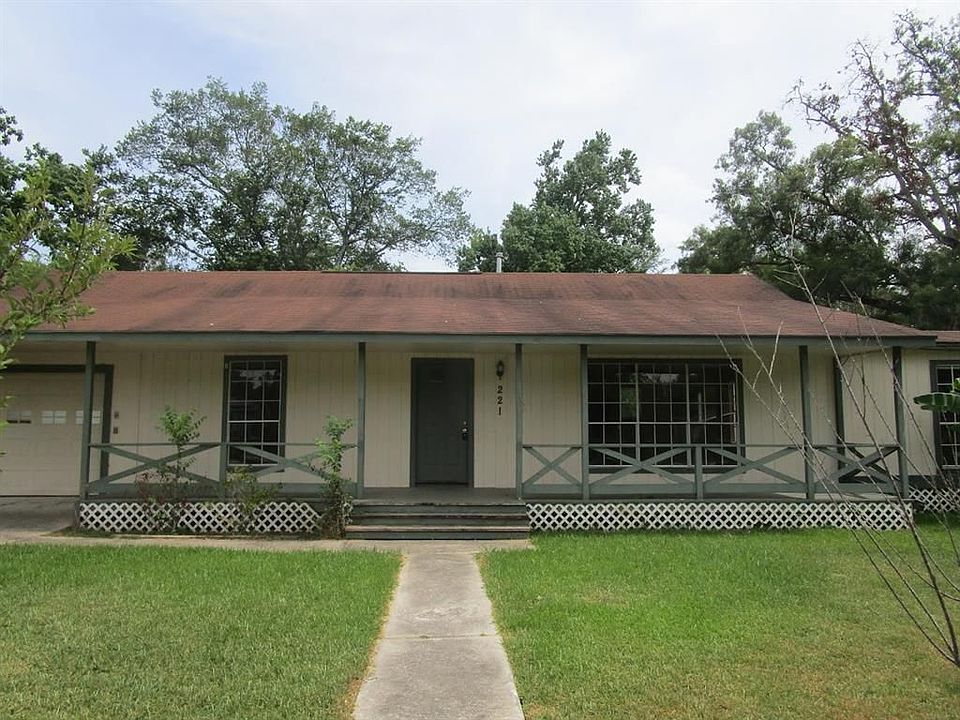 1st image of 221 Tall Cedar Dr